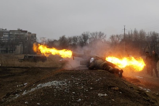 Боевики обстреляли Станицу Луганскую, есть попадания в жилые дома