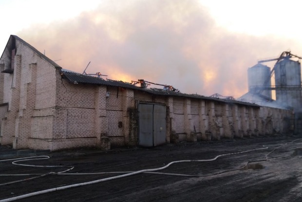 Склади маслозаводу загорілися під Миколаєвом