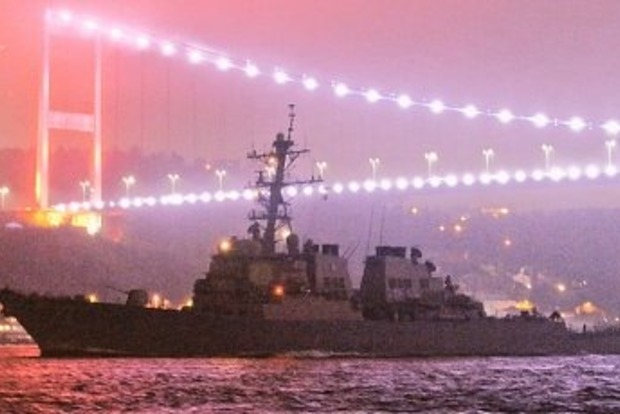 В акваторию Черного моря вошел ракетный эсминец США USS Ross