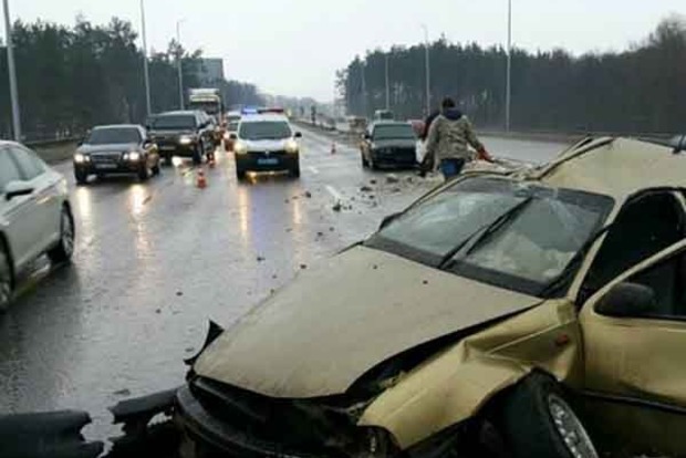 Под Киевом произошло серьезное ДТП: водитель чудом выжил