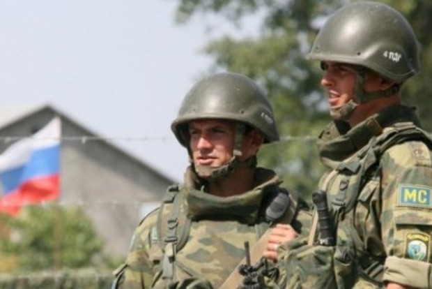 На Донбасі п'яний російський військовий збив жінку з дитиною
