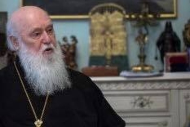 Без забобонів: Патріарх УПЦ КП Філарет отримав біометричний паспорт