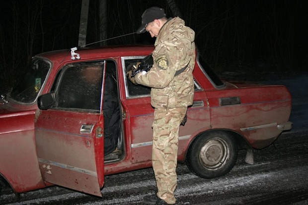 Жители оккупированных городов нашли нелегальный способ пересечения линии разграничения