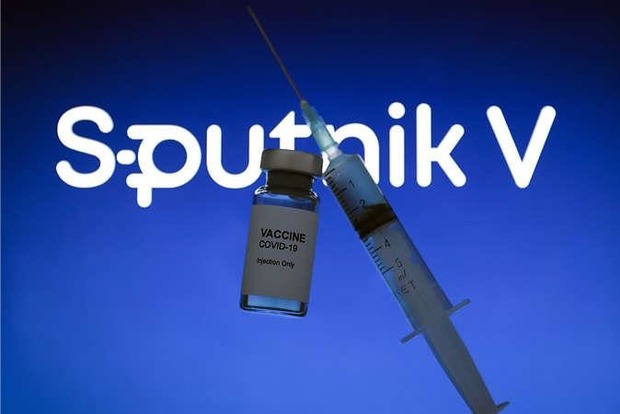 У Франції закликали Євросоюз не визнавати вакцини з Росії і Китаю