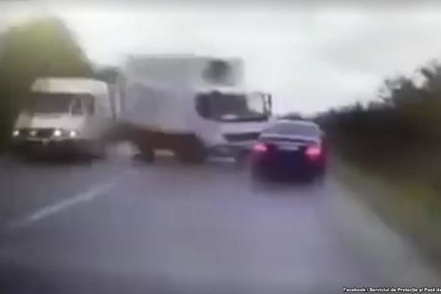 З'явилося відео моменту аварії кортежу президента Молдови