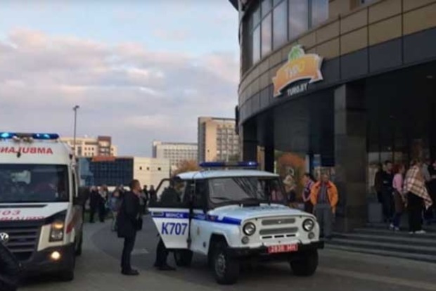 Во время нападения мужчины с бензопилой в ТЦ в Минске погибла девушка