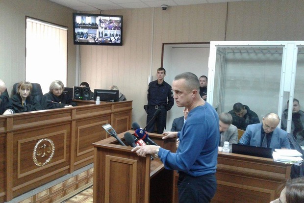 Майдановцу с перебитой ногой врачи предлагали самому забраться на кушетку рентгена - свидетельство в суде