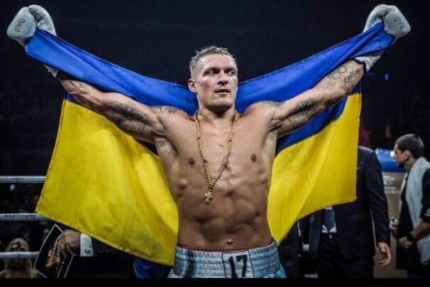 Блогер: коли перемагає Усик - разом з ним перемагає Україна, бо в рингу майорить не російська, а український прапор