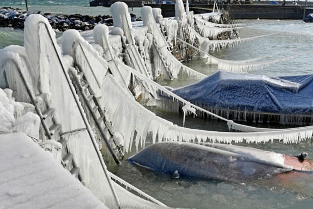 Швейцария из-за морозов покрылась льдом