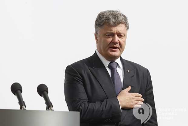 Порошенко заявил, что уже на протяжении 12 часов на фронте не стреляют