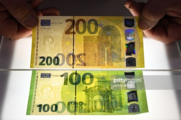 В ЄС показали нові банкноти номіналом 100 і 200 євро