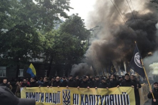 «Азов» проводить марш проти виборів на Донбасі, у центрі Києва перекрито вулиці