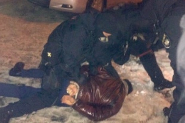 У Києві затримали поліцейських, які вкрали колекцію монет