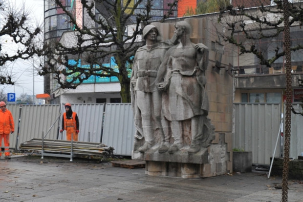 У польському Щецині розібрали пам'ятник подяки радянській армії