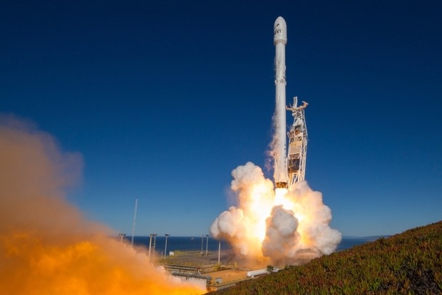 На МКС запустили ракету Falcon 9 с космическим кораблем Dragon