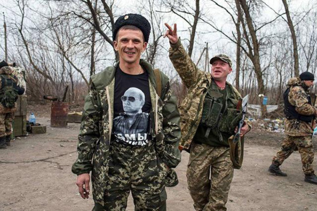 В городке под Донецком террористы устроили облаву и проводят обыски