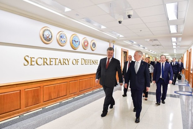 Порошенко в США провел встречу с главой Пентагона
