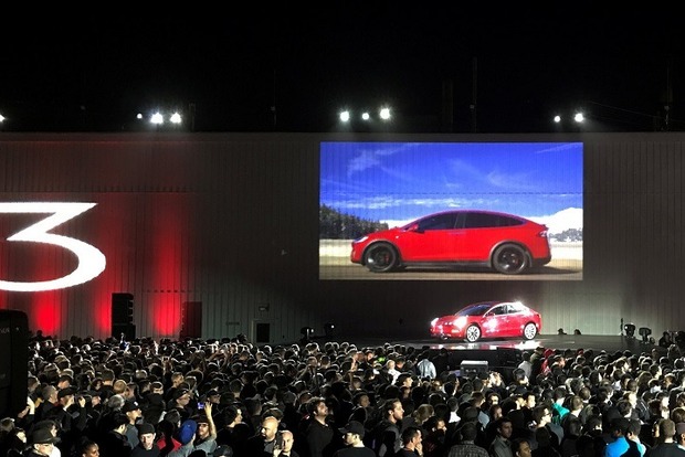 Tesla запускає лінійку доступних електромобілів з новою моделлю Model 3