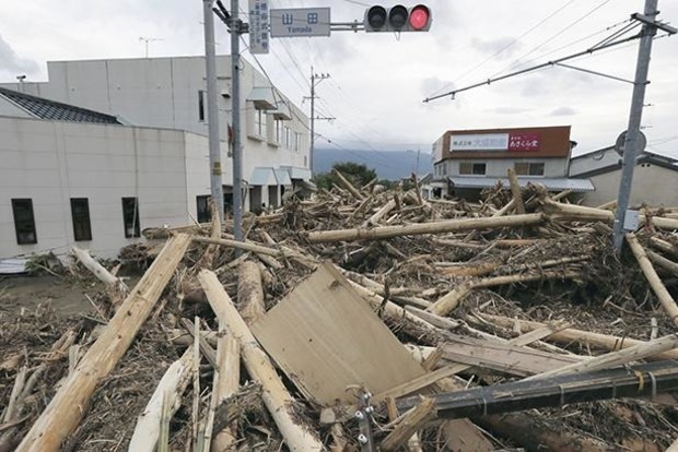Повінь у Японії: через зливи евакуюють ціле місто