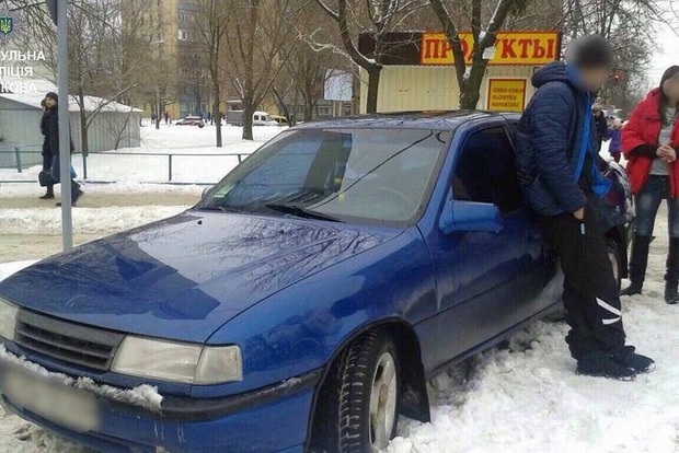 В Харькове двое мужчин похитили женщину, чтобы обменять на ВАЗ-2108