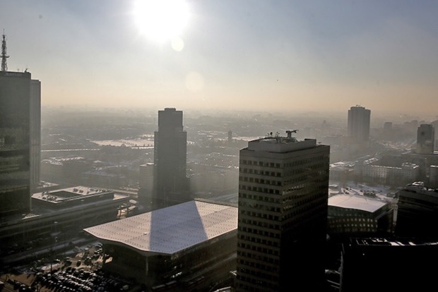 В Польше уровень смога превысил норму в четыре раза. Проезд и парковки стали бесплатными