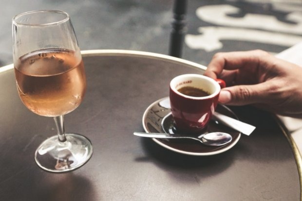 Вчені розповіли, скільки кави і алкоголю пити корисно для здоров'я