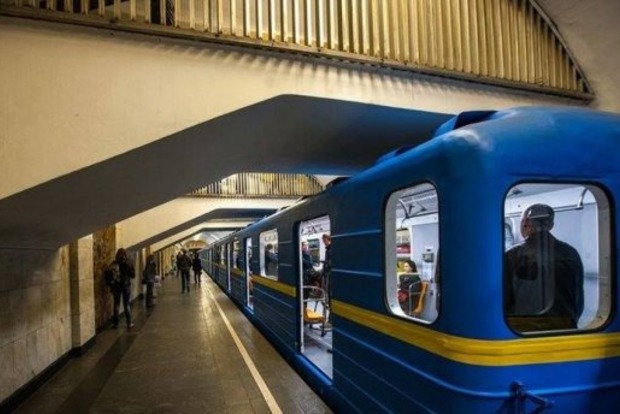 Общественный транспорт Киева сегодня продлит работу на три часа
