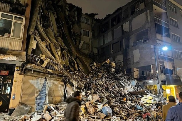 Сильное землетрясение в Турции. Страна просит международной помощи