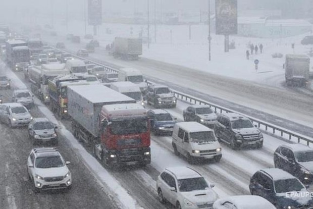 Снігопад традиційно паралізував Київ