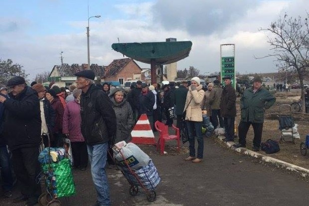В первый же день через пункт пропуска в Станице Луганской прошло более 720 человек