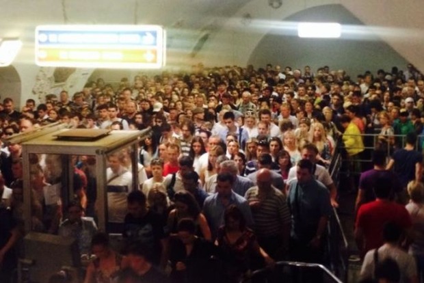 В Киеве частично остановилась синяя ветка метро