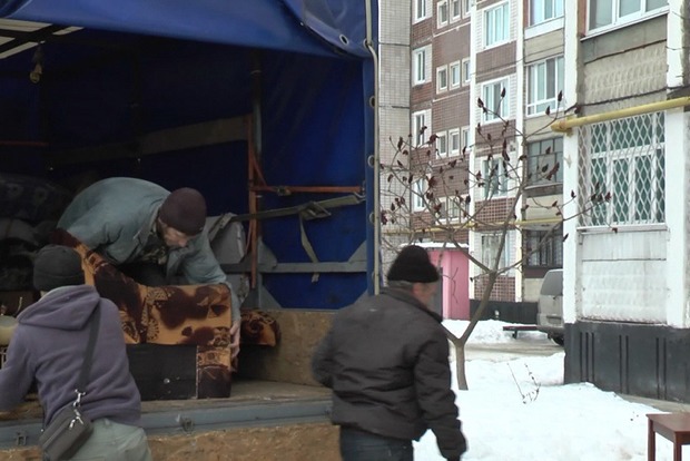 Выбросили на улицу: квартиру пенсионерки продали за долг в 20 тысяч гривен