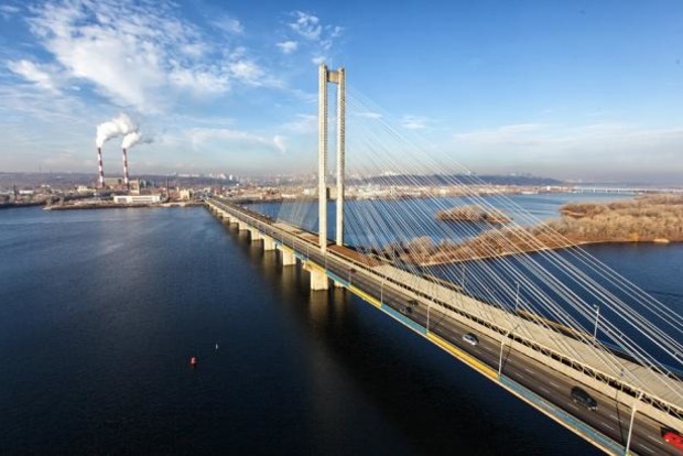 В Киеве частично ограничат движение транспорта на Южном мосту