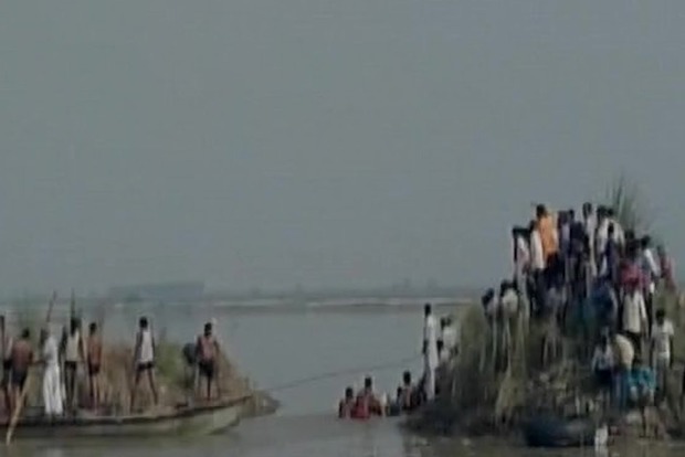 В Индии перевернулась лодка с пассажирами, 19 погибших