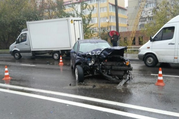 Два человека погибли в тройном ДТП во Львове
