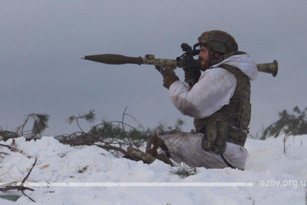 Полк Азов вернулся на линию фронта на Донбассе