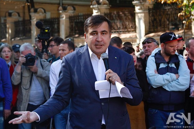 Саакашвили с треском проиграл в Тбилиси - политолог