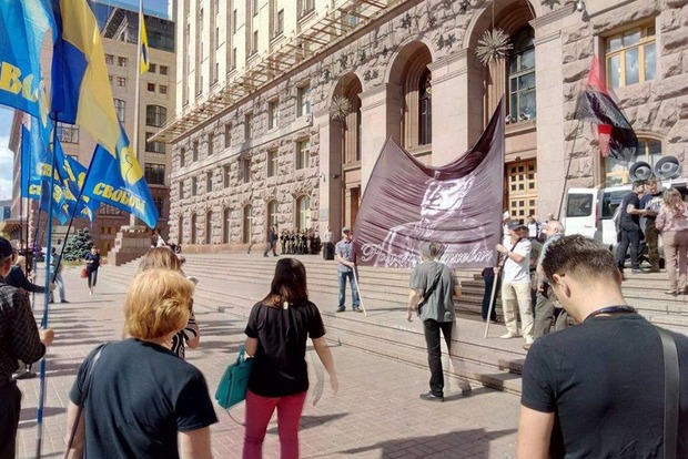 ОУН і «Свобода» вимагають під Київрадою прирівняти добровольців у правах до інших учасників АТО