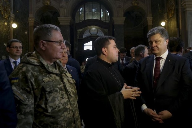 Во Львове Порошенко почтил память погибших бойцов АТО