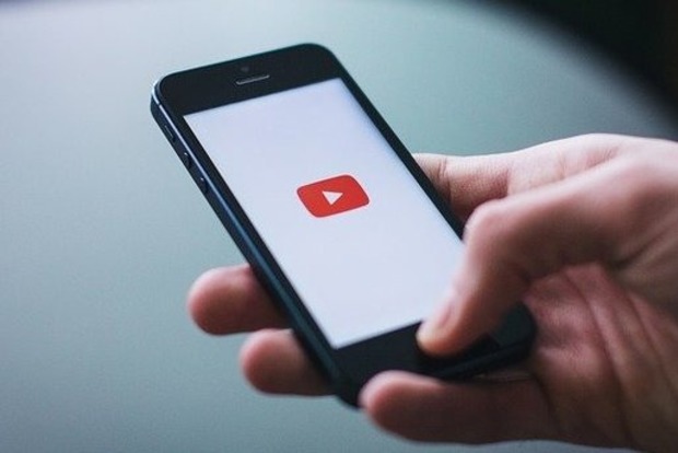 YouTube незаконно стежив за маленькими дітьми