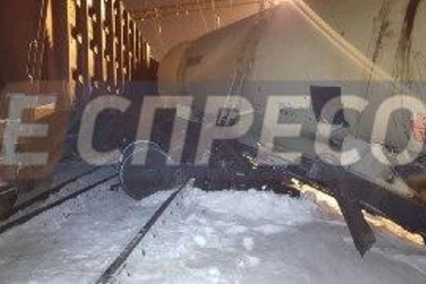 У Києві зіткнулися вантажні потяги