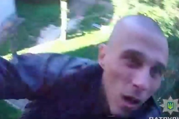 Опубліковано відео порятунку поліцією самогубця в Харкові