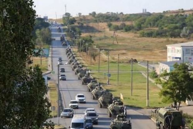 Едут на встречу с Javelin: По улицам Керчи проехала огромная колонна российской военной техники.