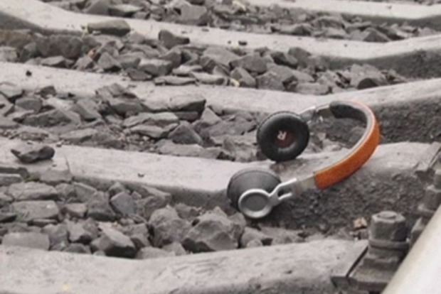 У Запорізькій області потяг на смерть збив дівчину в навушниках