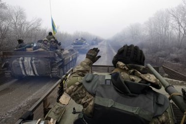 За сутки боевики 17 раз обстреляли позиции ВСУ на Донбассе, один боец ранен