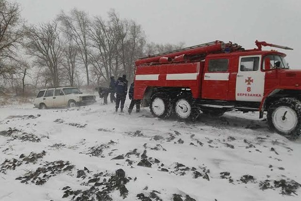 Снегопад в Украине: в четырех областях ввели ограничения для транспорта