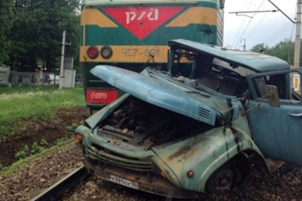 В оккупированном Крыму машина врезалась в поезд