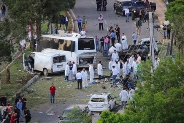 У Туреччині біля поліцейської дільниці стався теракт, є загиблі