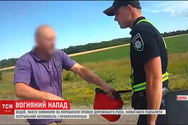 На Полтавщині чоловік облив поліцейських бензином і намагався їх спалити