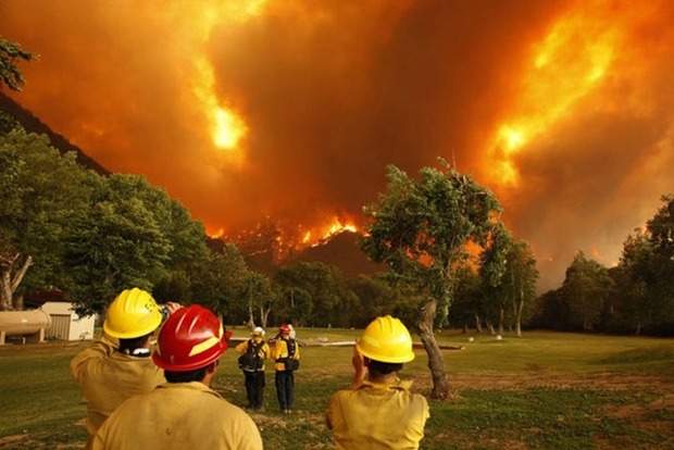 Из-за масштабных пожаров в Калифорнии эвакуированы полторы тысячи жителей (видео)